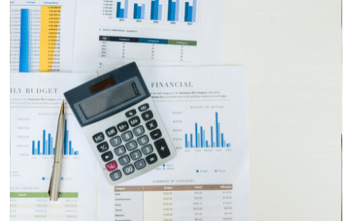 Trader auditing forex rebates on a computer screen